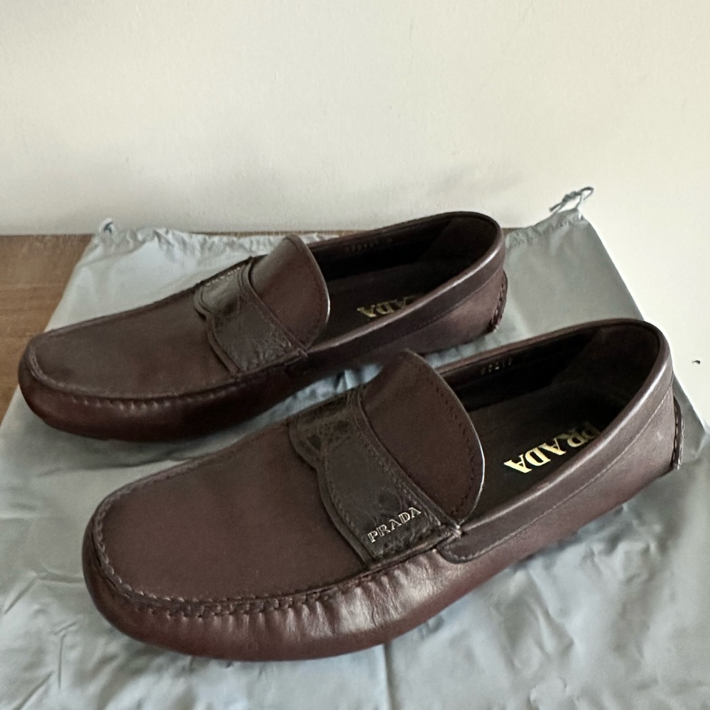 Prada Men's Dark Brown Leather driving Loafers with a crocodile embossed detail. - Picture 5 of 10